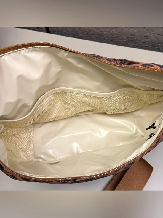 BNWT Canvelle Large Crescent Bag + Slim Wallet in Leopard 🐆 Offers Encouraged 🙌 - Picture 8 of 16